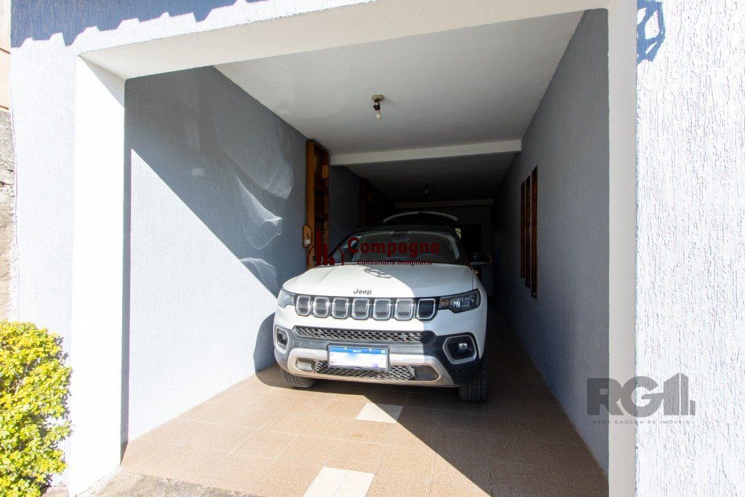 Casa para Venda - 300m², 3 dormitórios, sendo 1 suites, 4 vagas - Tristeza — foto 3