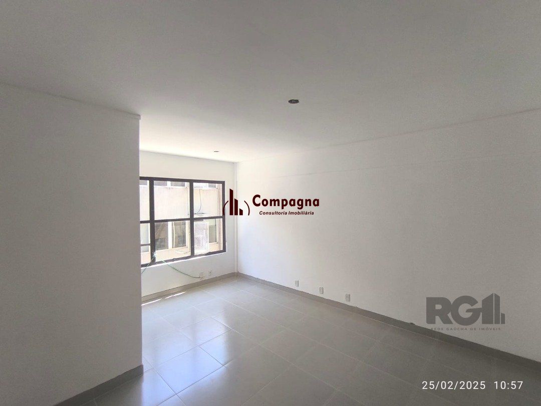 Sala comercial | Bairro Tristeza | 25 m² priv | Banheiro | Portaria | Elevador