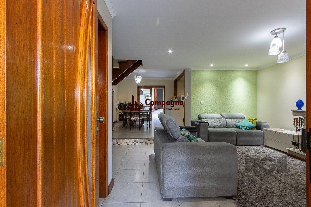Casa para Venda - 300m², 5 dormitórios, sendo 1 suites, 4 vagas - Portal do Guarujá — foto 5