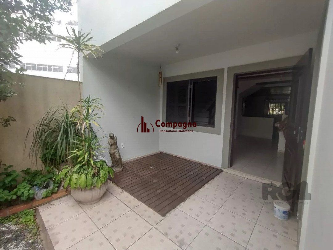 Casa 4 dormitórios, Bairro Cavalhada. — foto 4