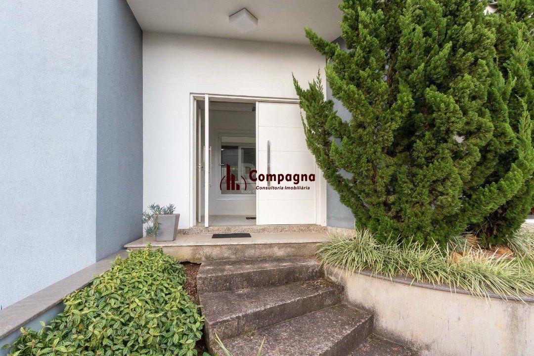 Casa para Venda - 377m², 4 dormitórios, sendo 3 suites, 3 vagas - Guarujá — foto 4