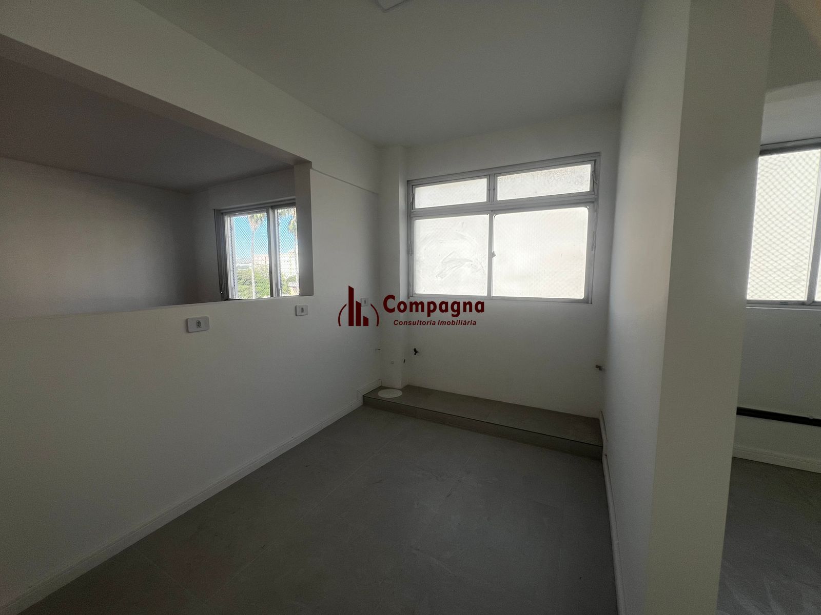 Apartamento no Menino Deus com 2 dormitórios e garagem — foto 3