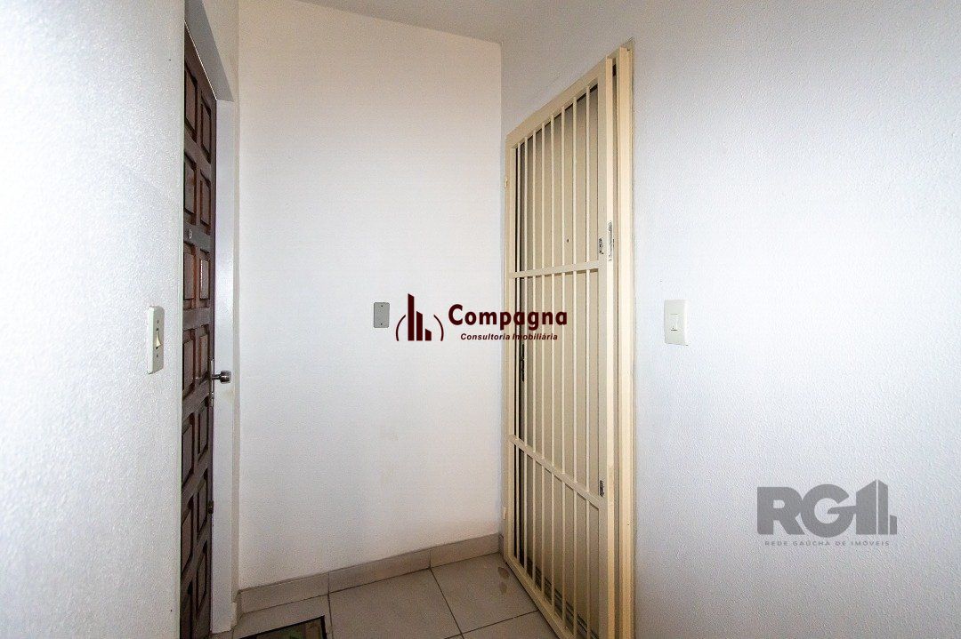 Excelente apartamento no bairro Cristal com 1 dormitório, living, banheiro e cozinha. — foto 4