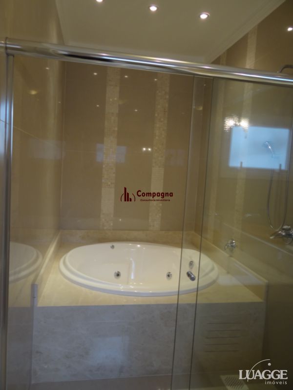 Casa para Venda - 305m², 3 dormitórios, sendo 3 suites, 4 vagas - Nonoai — foto 5