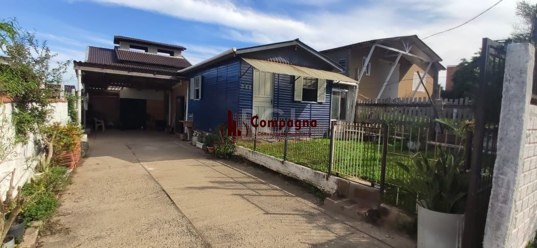 Casa para Venda com 2 dormitórios e 2 vagas no bairro Hípica