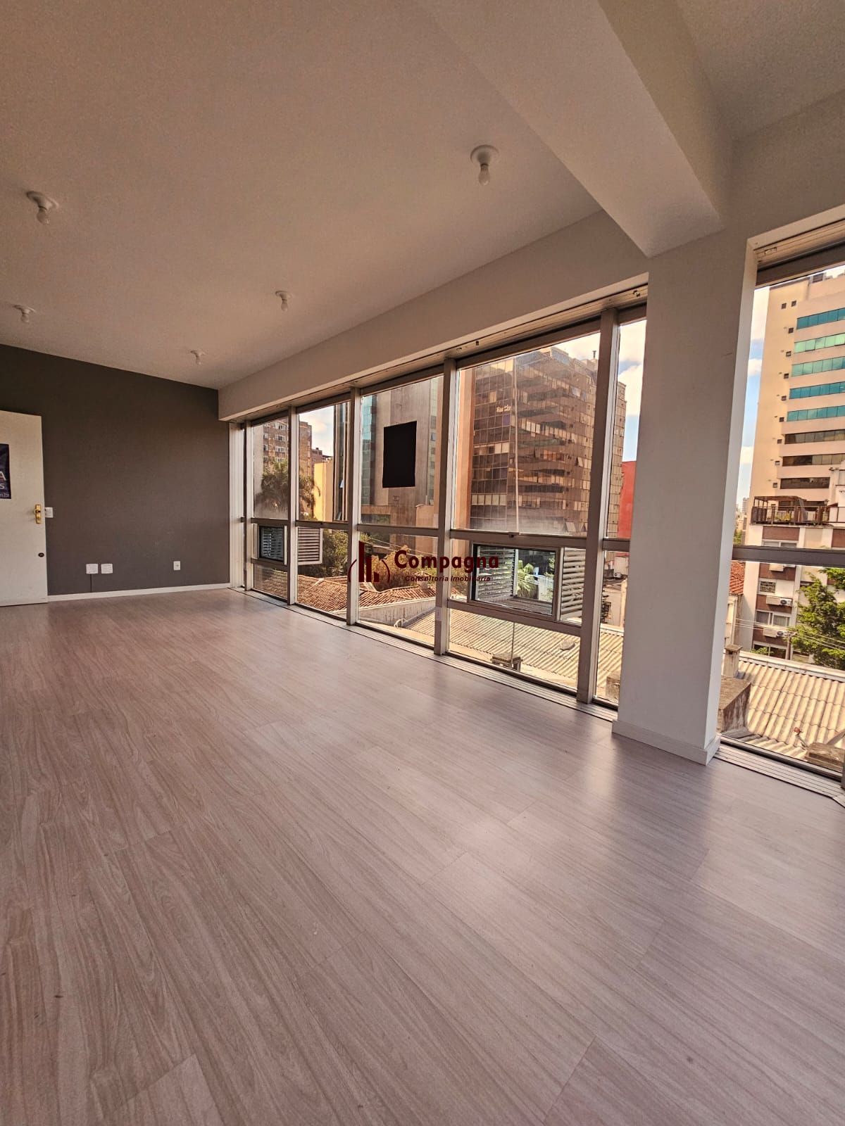 Sala comercial na Dona Laura — foto 3