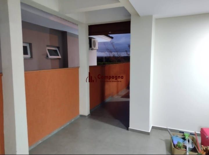 Casa em Condomínio com 4 quartos, 2 suítes, 3 banheiros , 4 vagas — foto 2