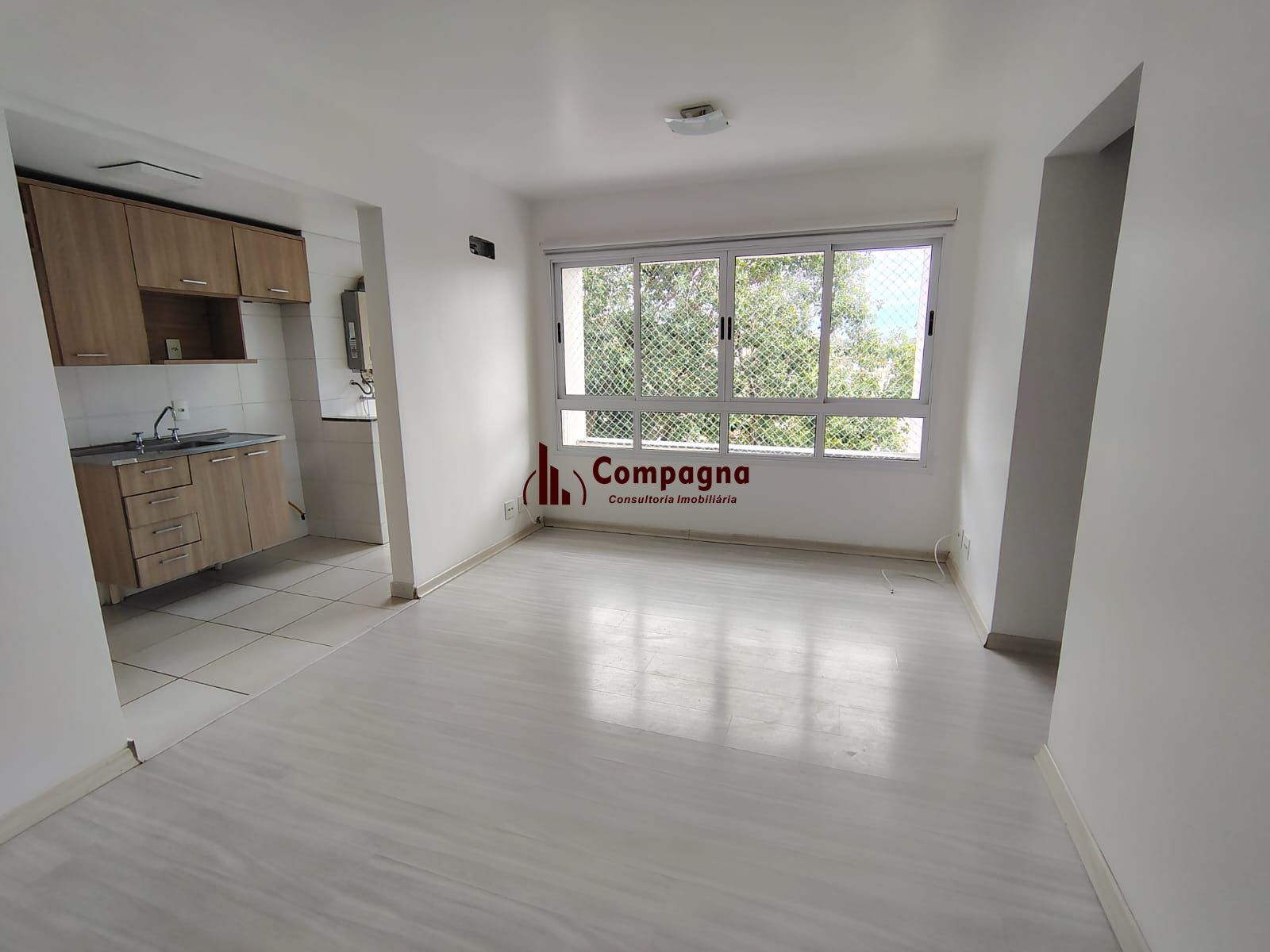 Apartamento de 2 dormitórios, living, cozinha planejada, área de serviço, banheiro social e 1 vaga de garagem escriturada. — foto 3