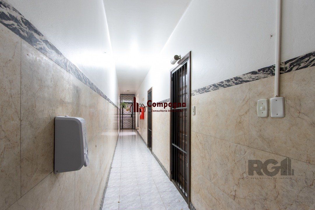 Apartamento térreo, com pátio, 2 quartos - Bairro Menino Deus — foto 5