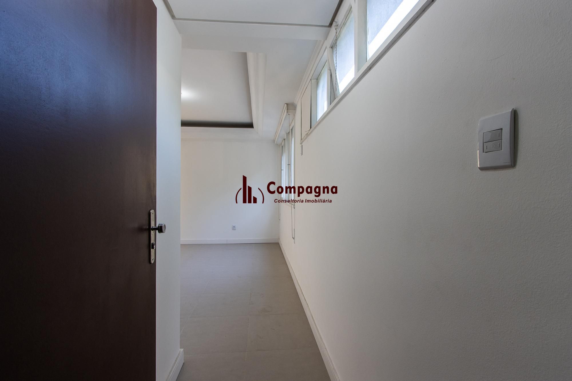 Apartamento à venda no bairro Moinhos de Vento, em Porto Alegre – RS. Com área privativa de 100.73m².