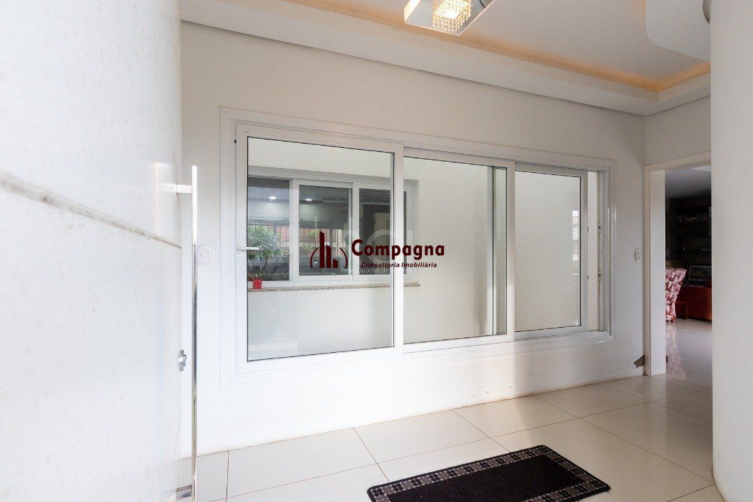Casa para Venda - 377m², 4 dormitórios, sendo 3 suites, 3 vagas - Guarujá — foto 5