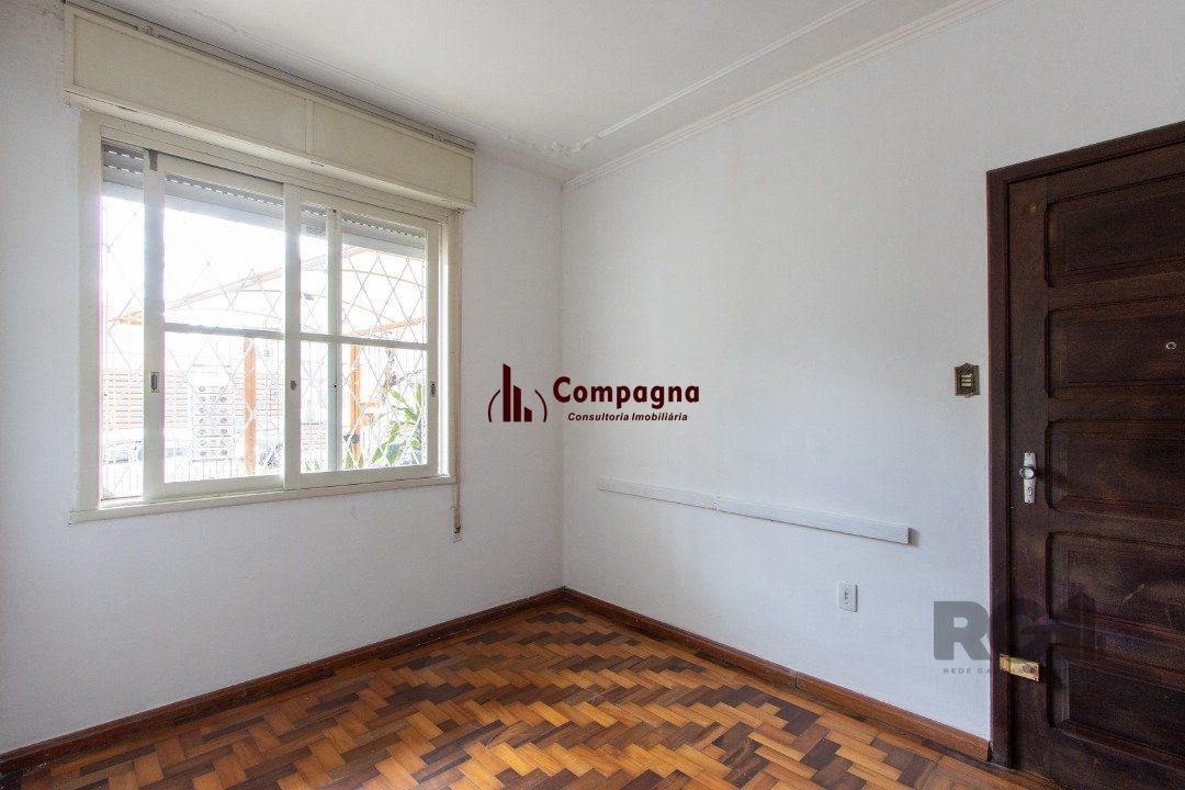 Apartamento térreo, com pátio, 2 quartos - Bairro Menino Deus