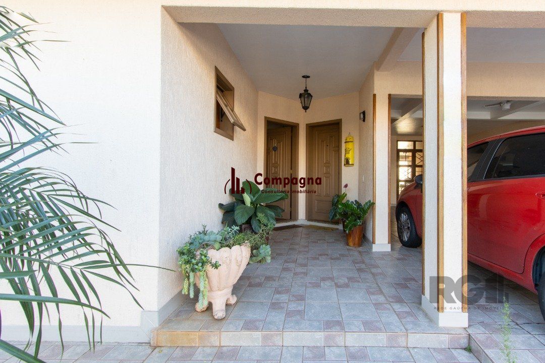 Casa de alvenaria, 3 quartos, 1 suíte, 4 banheiros e 5 vagas de garagem. — foto 3
