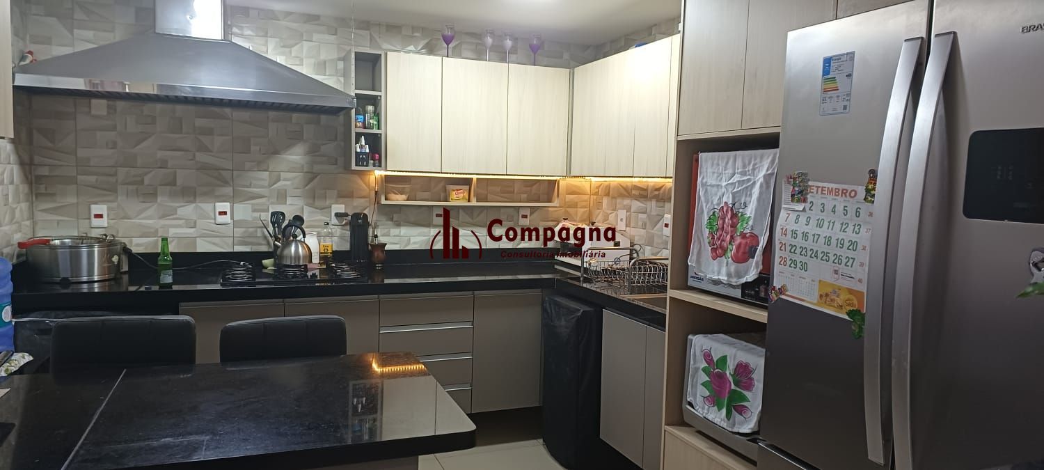 Oportunidade! Casa com 4 dormitórios no bairro Humaitá!!!