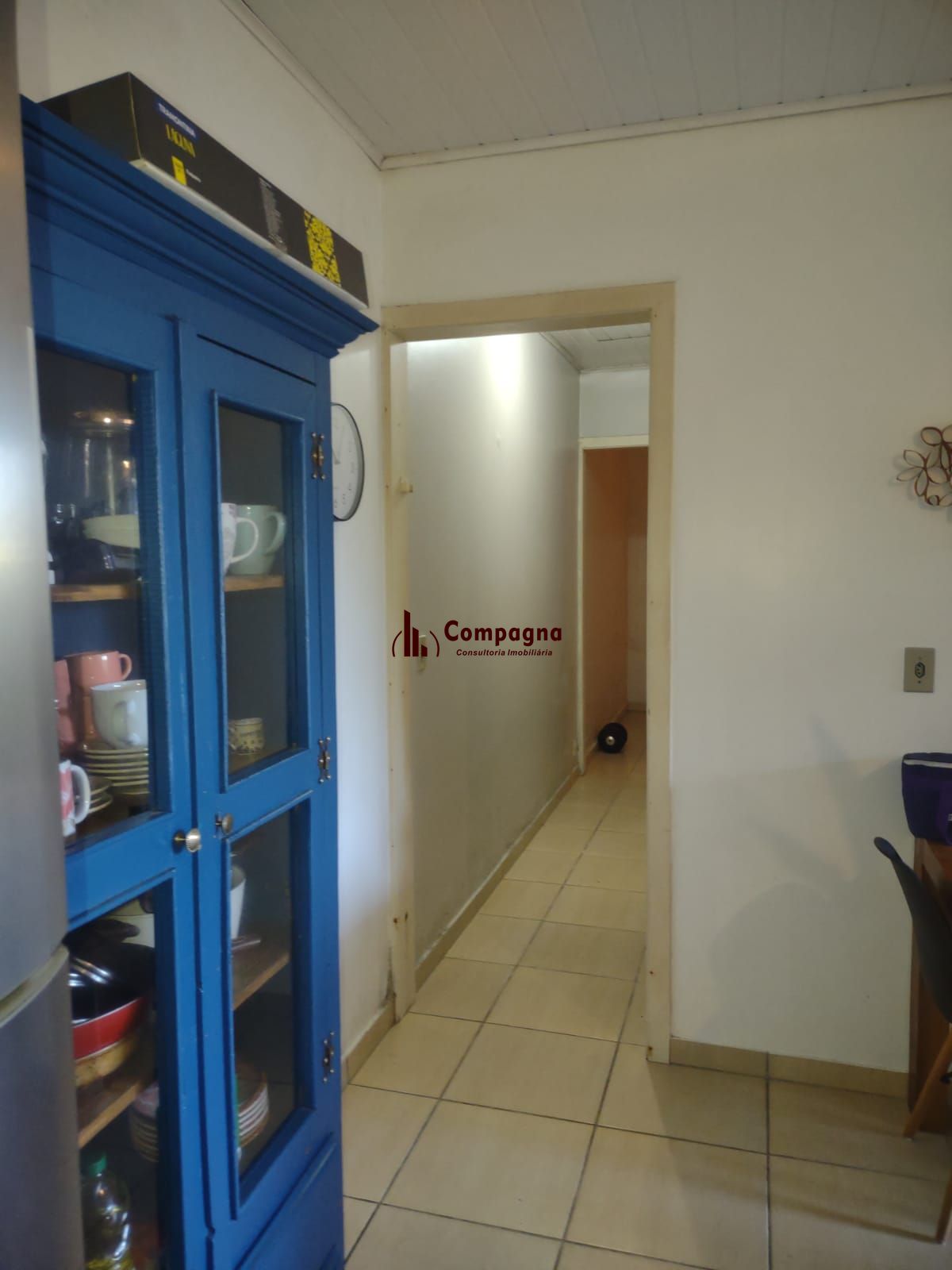 Casa com 4 quartos, suíte, piscina, lareira, churrasqueira em um terreno de 616m². — foto 2