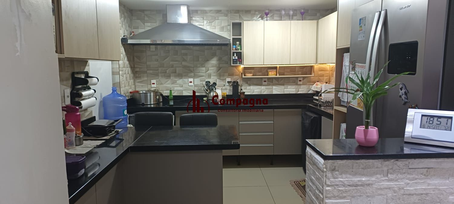 Oportunidade! Casa com 4 dormitórios no bairro Humaitá!!! — foto 2