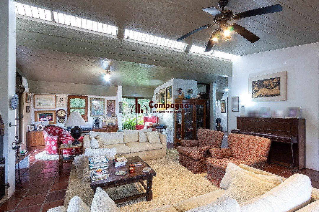 Casa para Venda - 600m², 3 dormitórios, sendo 1 suites, 8 vagas - Vila Assunção