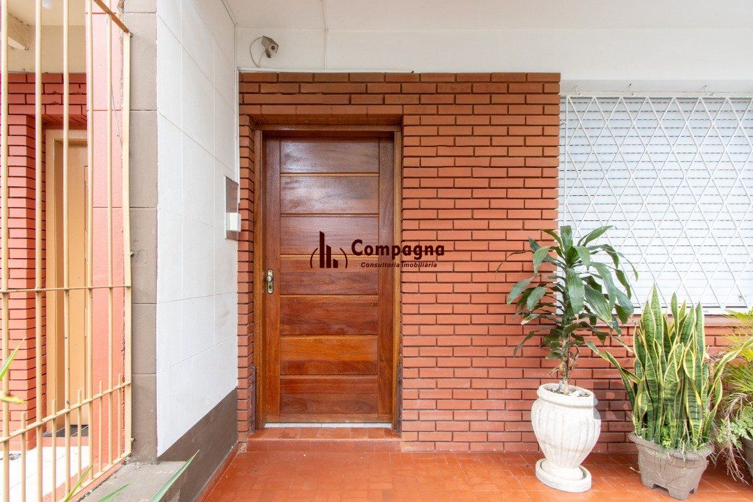 Apartamento térreo, com pátio, 2 quartos - Bairro Menino Deus — foto 4