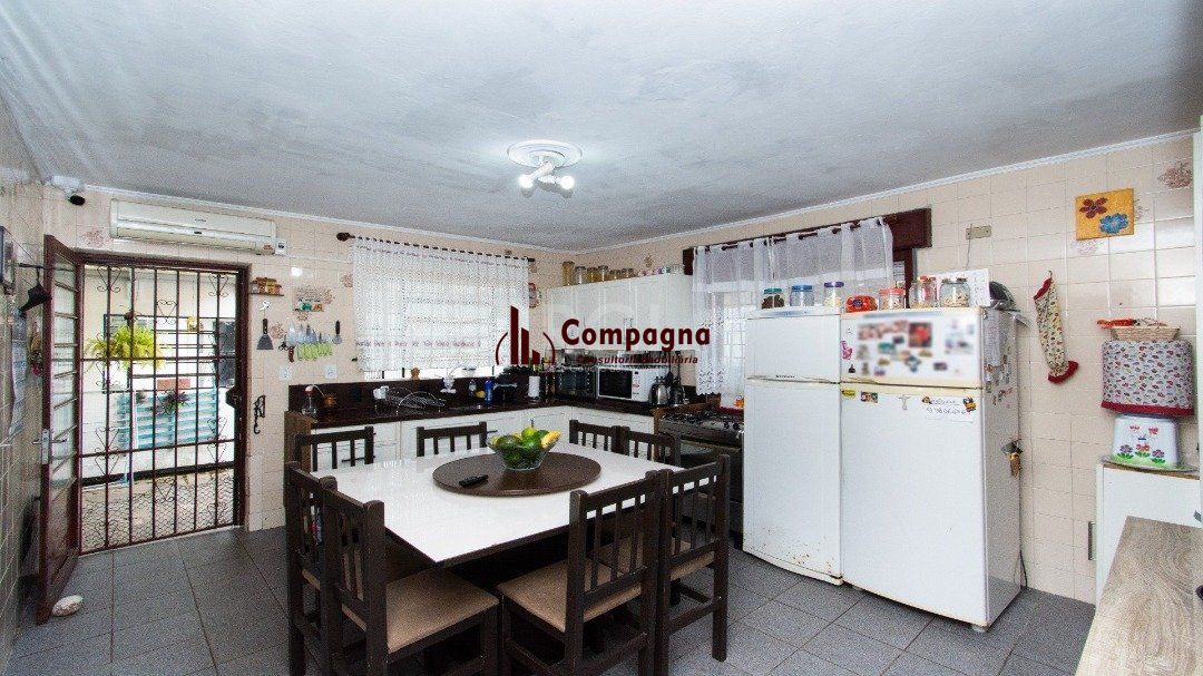 Casa para Venda - 238m², 3 dormitórios, sendo 1 suites, 3 vagas - Camaquã — foto 5