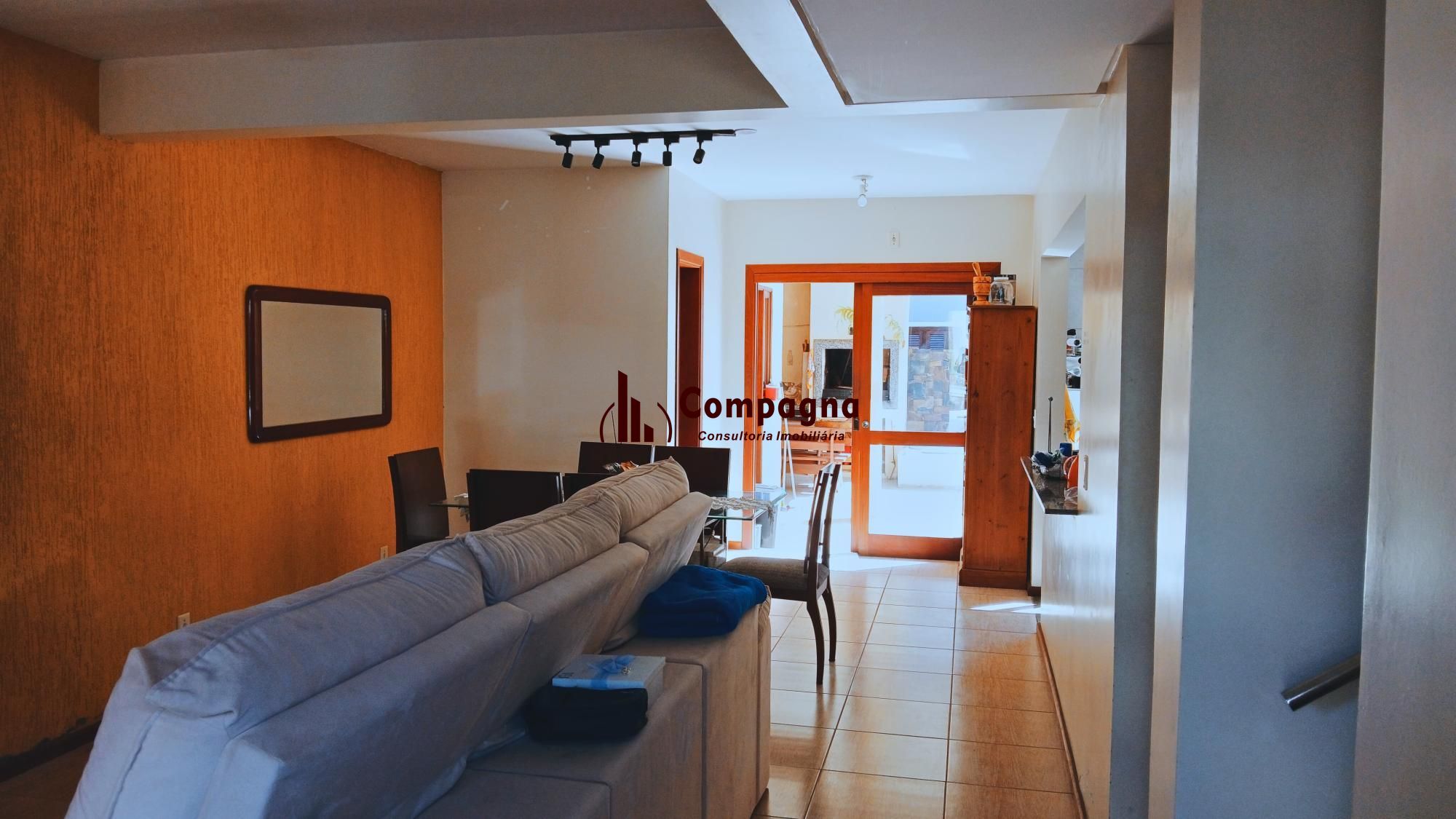 Casa aconchegante com 3 dormitórios, piscina e lareira — foto 3