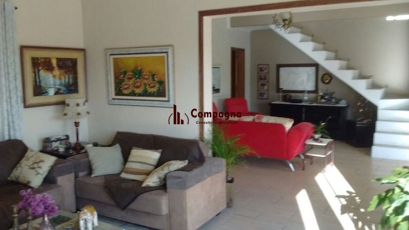 Casa para Venda - 200m², 3 dormitórios, 2 vagas - Centro — foto 2