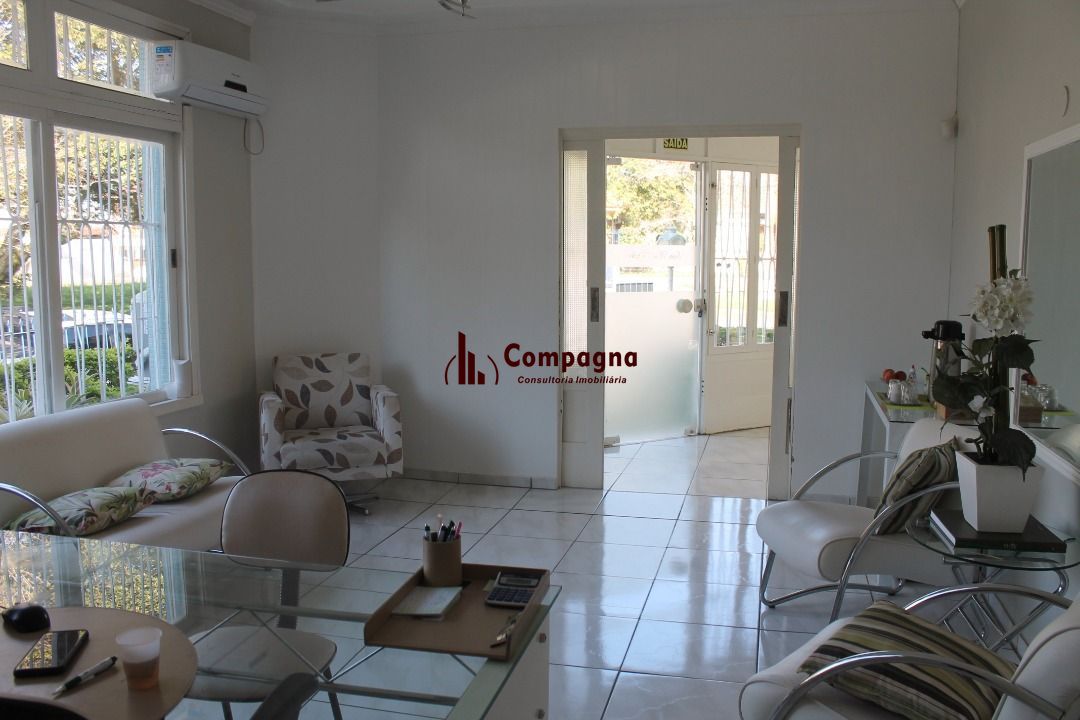 Casa para Venda - 221m², 3 dormitórios, sendo 1 suites, 4 vagas - Tristeza
