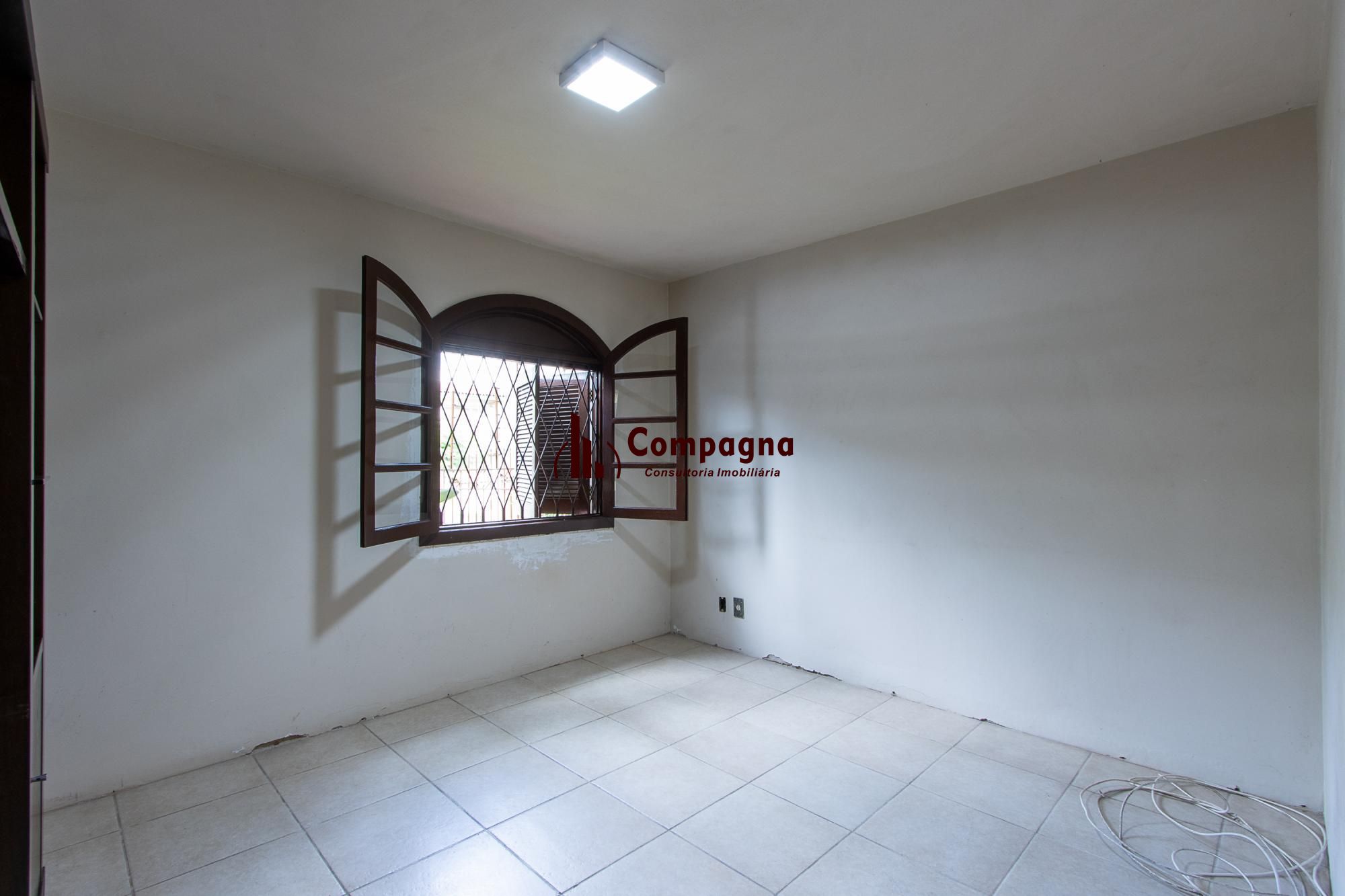 Casa de condomínio, 3 dormitórios, 1 suíte, 1 vaga coberta, no bairro Cristal. — foto 2
