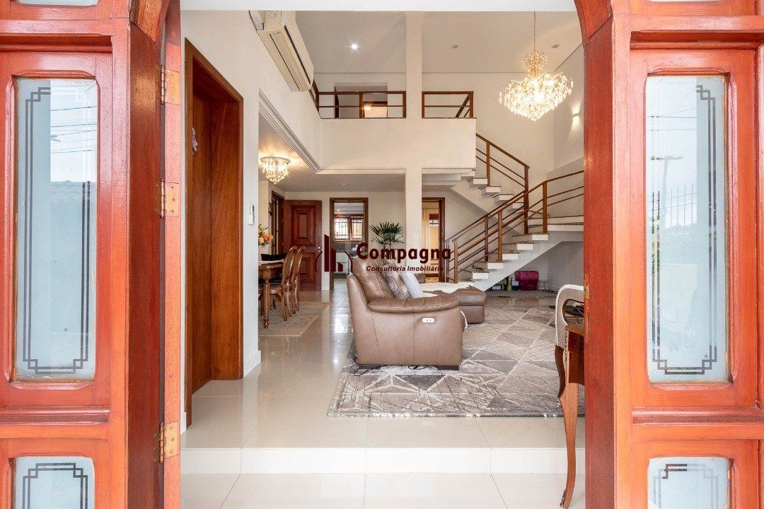 Casa para Venda - 293.76m², 3 dormitórios, sendo 1 suites, 6 vagas - Guarujá — foto 5