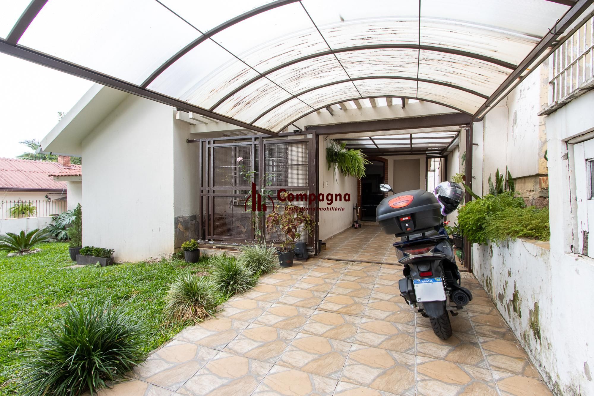 Casa de 4 dormitórios, 2 suítes, piscina, pátio e 2 vagas de garagem. — foto 2
