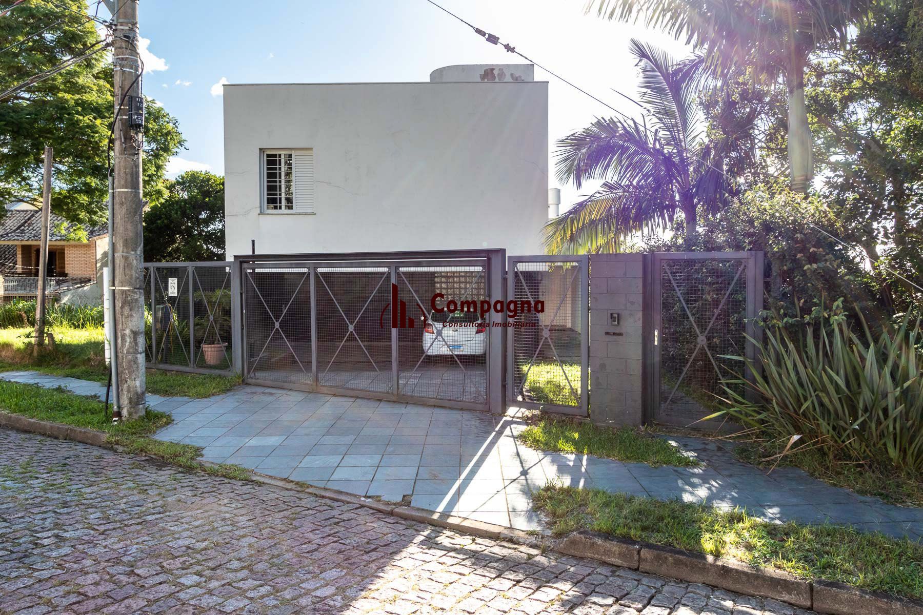 Casa para Venda - 470m², 3 dormitórios, sendo 1 suites, 6 vagas - Nonoai