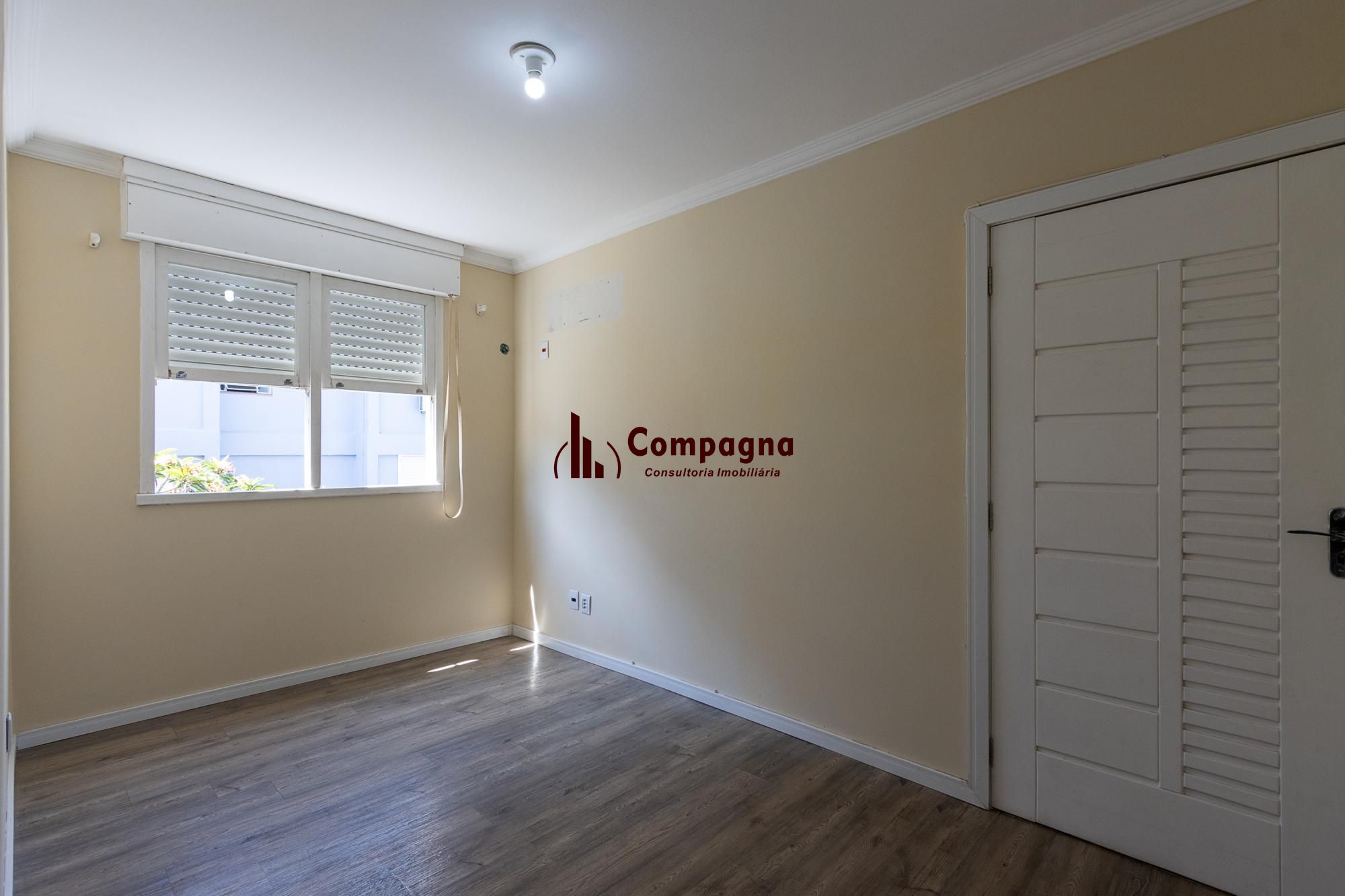 APARTAMENTO LOCADO, REFORMADO, 3 QUARTOS, 1 VAGA ROTATIVA - BAIRRO CAMAQUÃ — foto 2