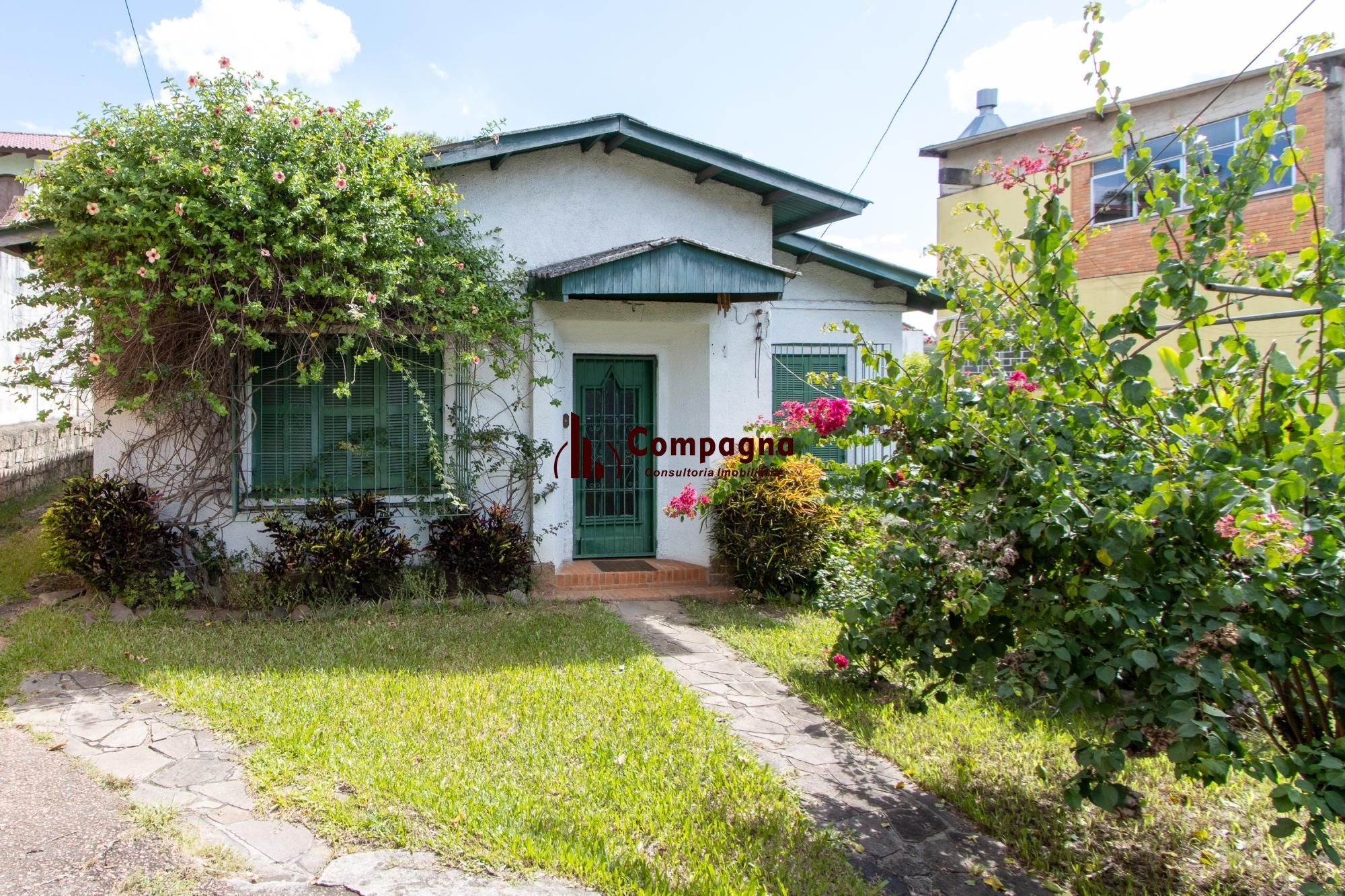 Casa para Venda - 300m², 3 dormitórios, Medianeira
