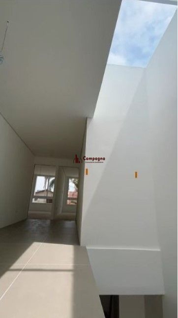 Casa com 3 dormitórios e 3 banheiros à Venda, 174 m².