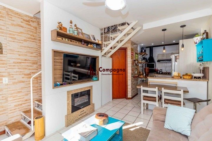 Casa de 3 dormitórios, em condomínio fechado na zona sul de Porto Alegre,  com lareira, churrasqueira e vaga de garagem. — foto 4