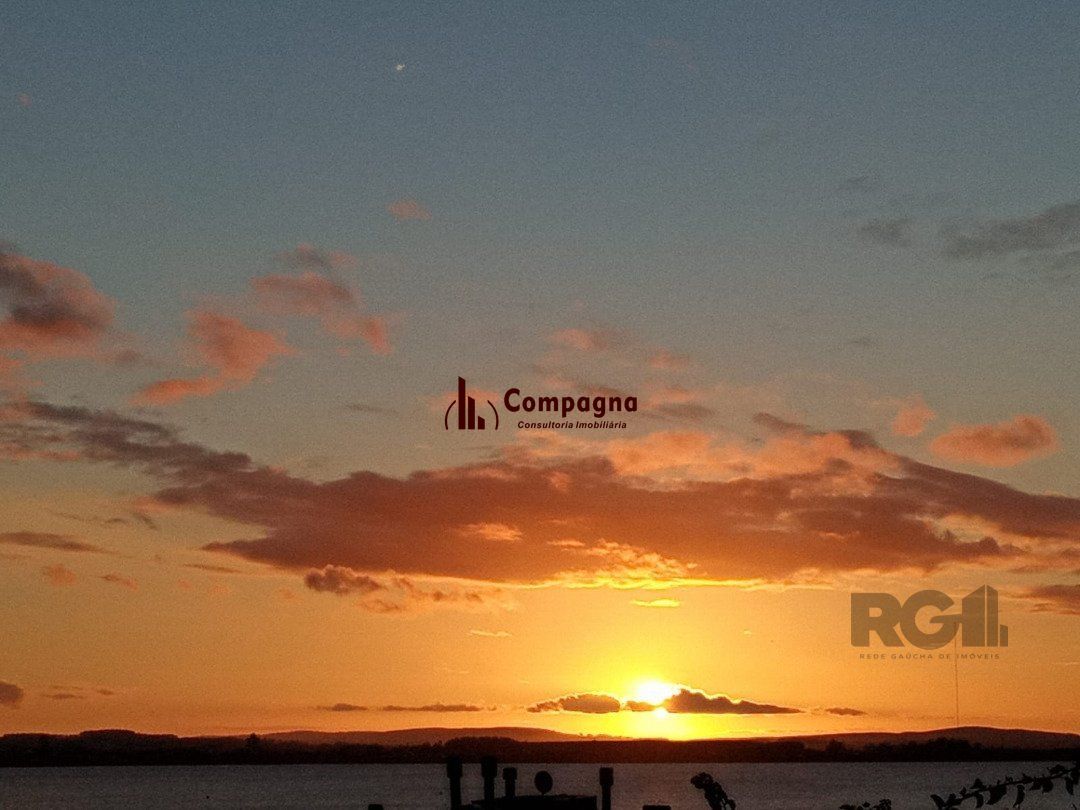 residência com vista panorâmica espetacular para o Guaíba em todos os cômodos da casa, hall de entrada, gabinete, lavabo, living para três ambientes com sacada e vista — foto 4