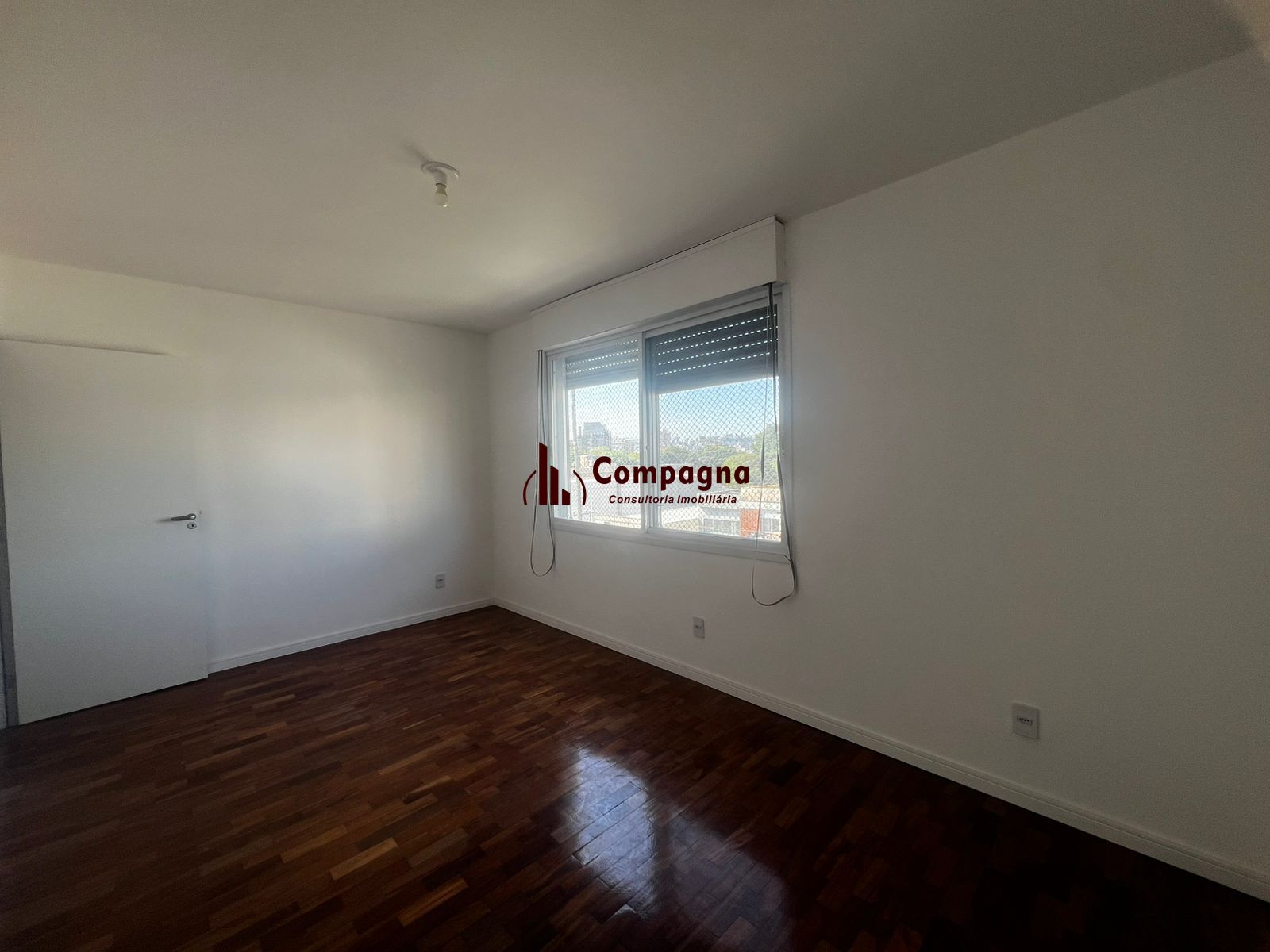Apartamento no Menino Deus com 2 dormitórios e garagem — foto 4