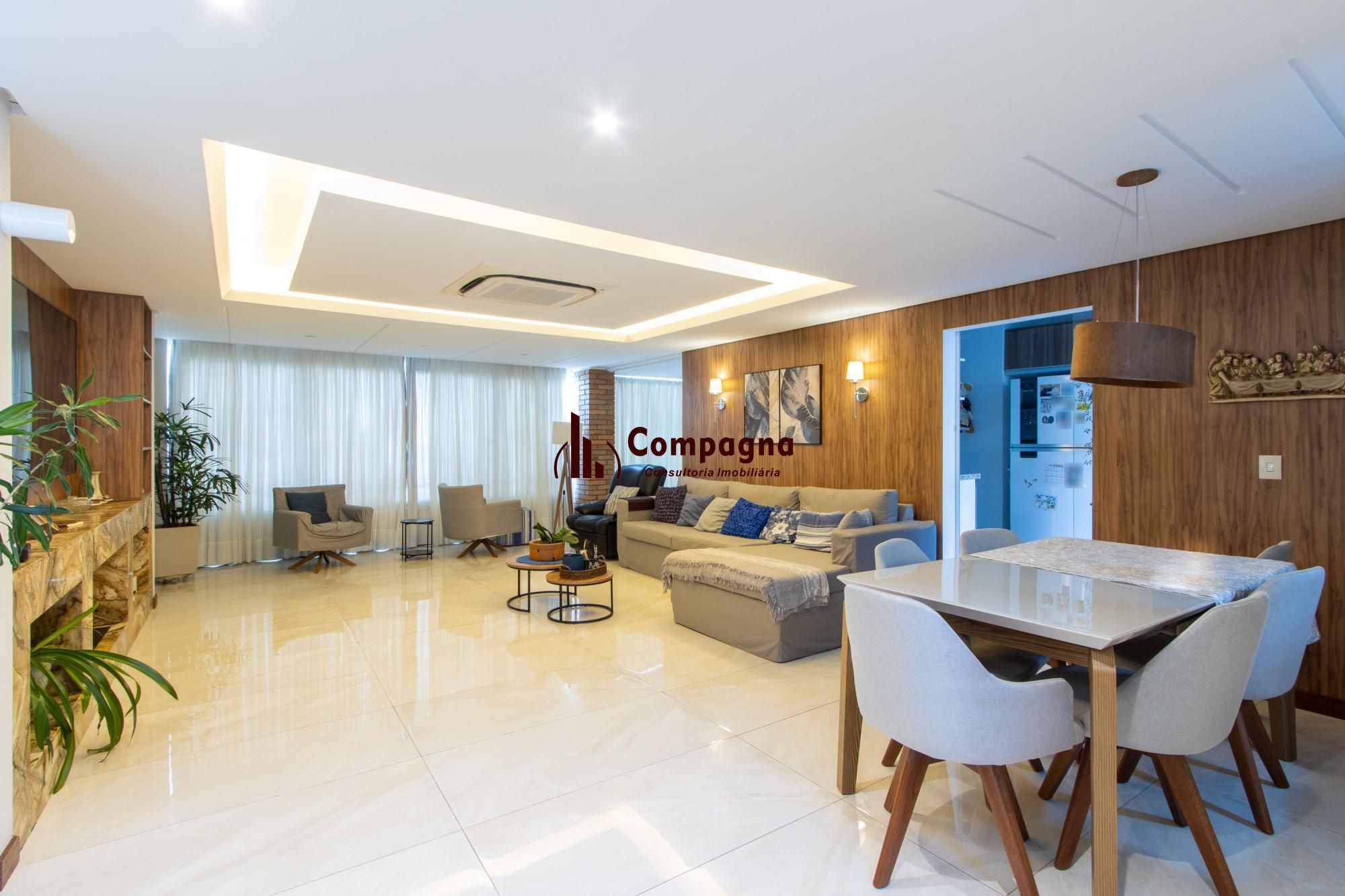 Casa 4 dormitórios com elevador