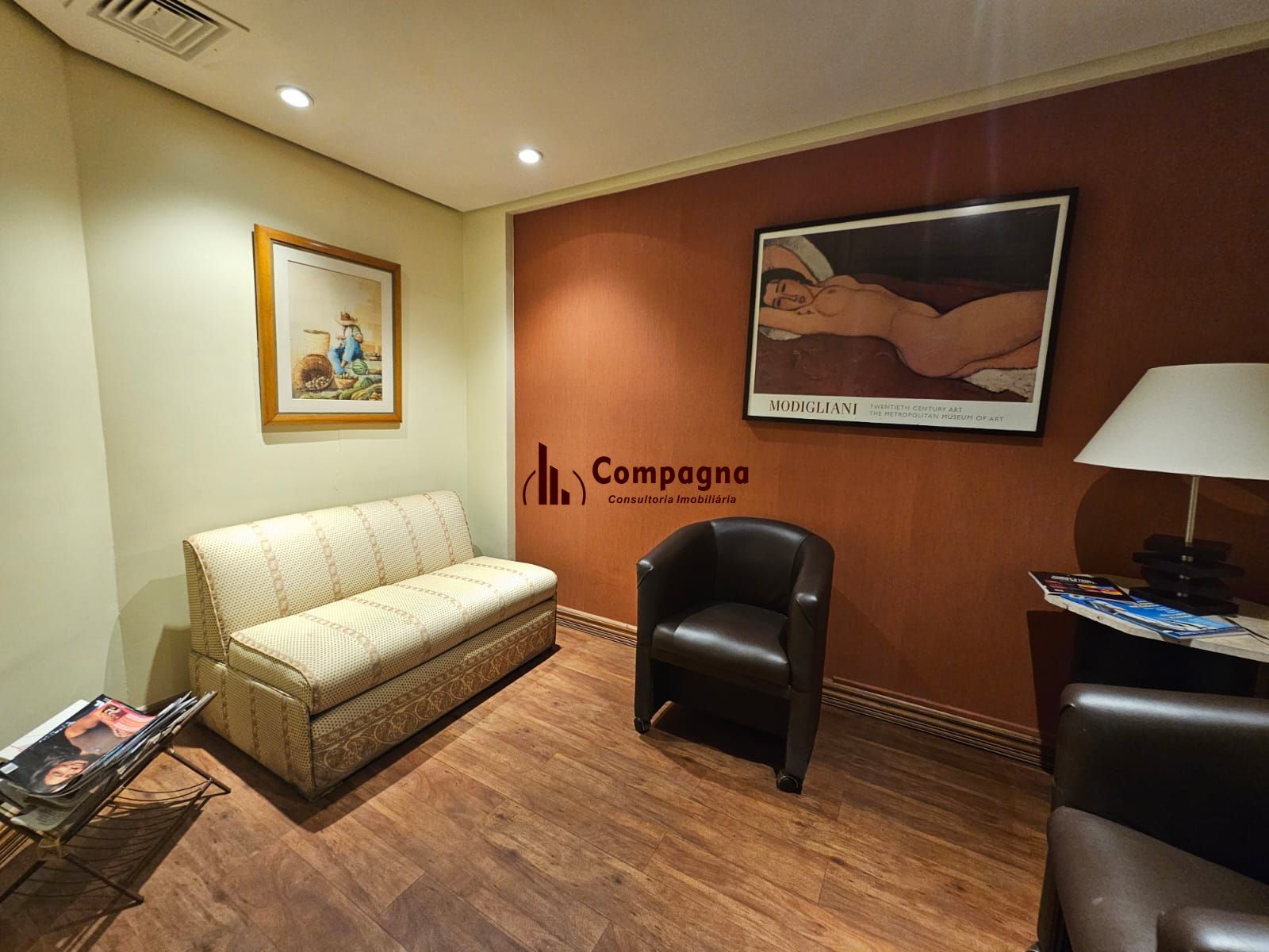 Sala comercial a 1 quadra do Parcão