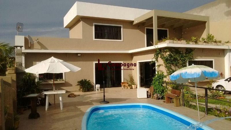 Casa para Venda - 200m², 3 dormitórios, 2 vagas - Centro