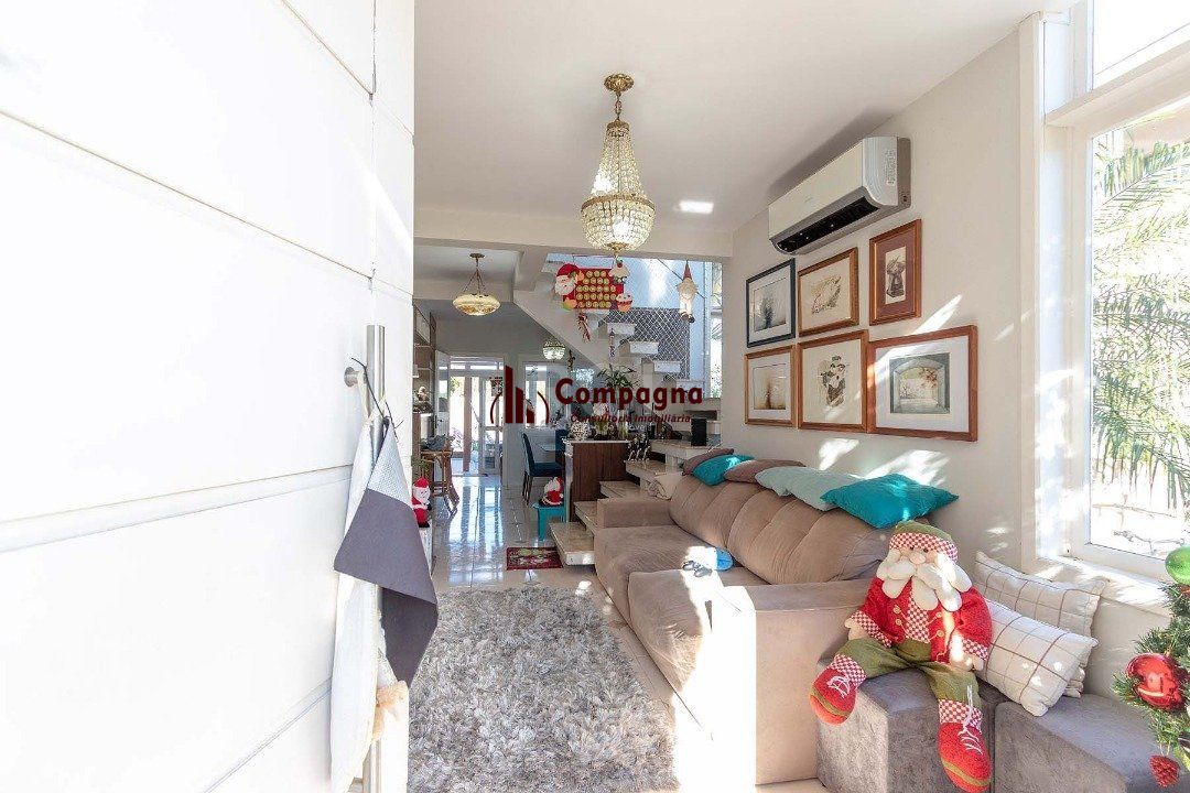 Casa para Venda com 4 dormitórios no bairro Hípica — foto 2