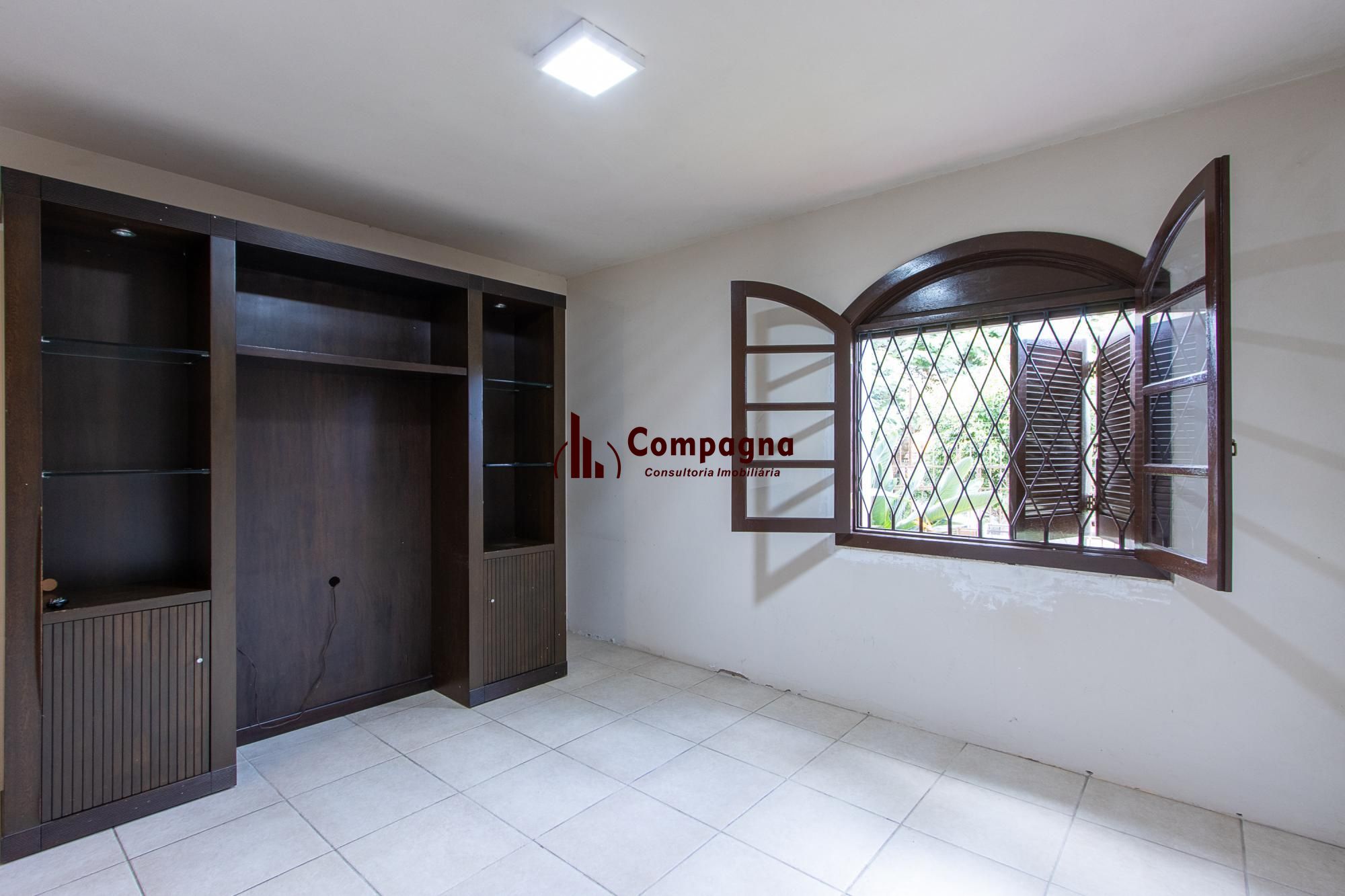 Casa de condomínio, 3 dormitórios, 1 suíte, 1 vaga coberta, no bairro Cristal. — foto 3