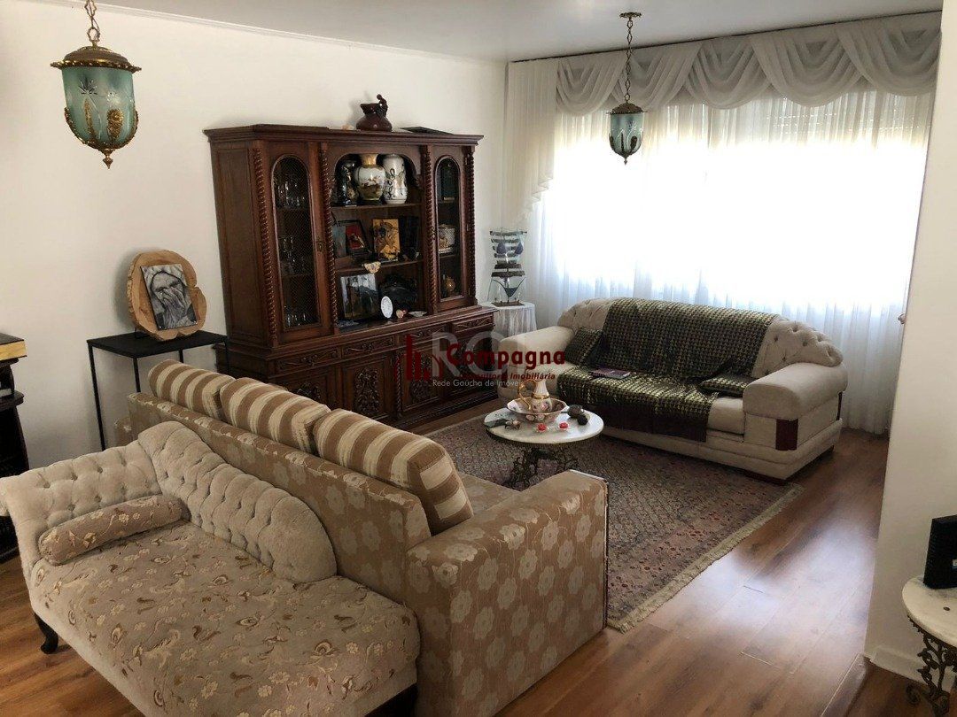 Casa para Venda com 3 dormitórios, sendo 1 suites e 3 vagas no bairro Guarujá
