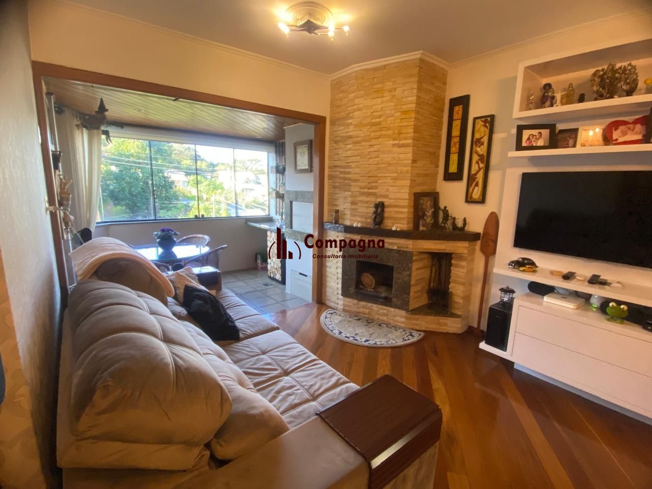 Excelente apartamento 3 dormitórios sendo 01 suíte, Sacada e com Òtima Posição Solar — foto 4