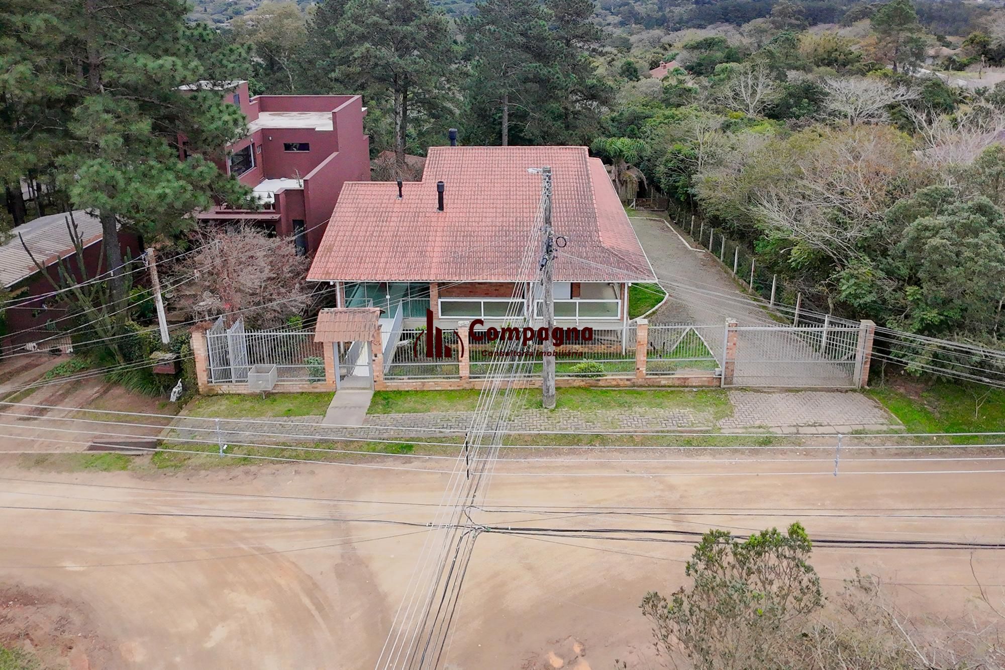 Casa de alvenaria, com 3 dormitórios, 1 suíte, living, cozinha, lavanderia, churrasqueira, banheiro social, pátio e 4 vagas de garagem. — foto 3