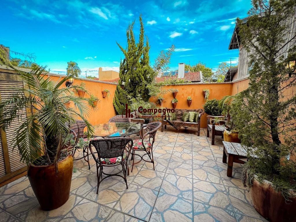 Excelente casa a venda no bairro Tristeza, para o lado do Rio!