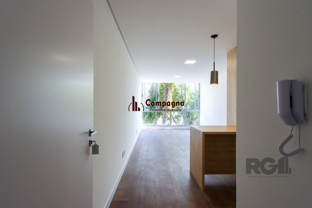 Apartamento em Porto Alegre no Bairro Petrópolis, de 2 quartos, GARDEN , semi mobiliado — foto 2