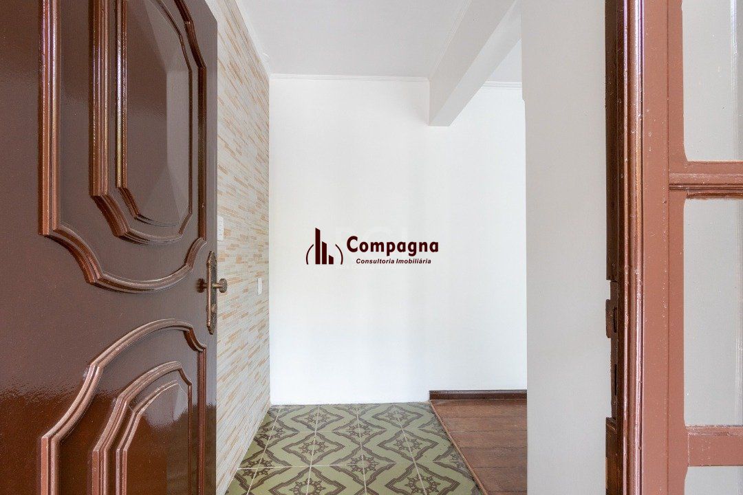 Casa para Venda - 454.7m², 5 dormitórios, sendo 1 suites, 8 vagas - Teresópolis — foto 4