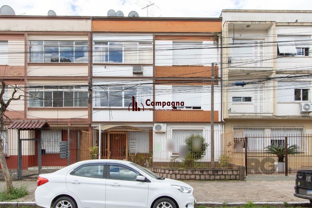 Apartamento térreo, com pátio, 2 quartos - Bairro Menino Deus — foto 2