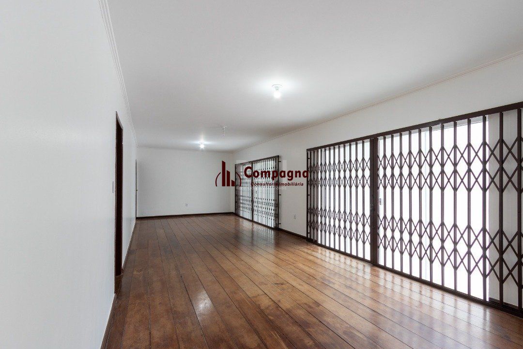 Casa para Venda - 454.7m², 5 dormitórios, sendo 1 suites, 8 vagas - Teresópolis — foto 5