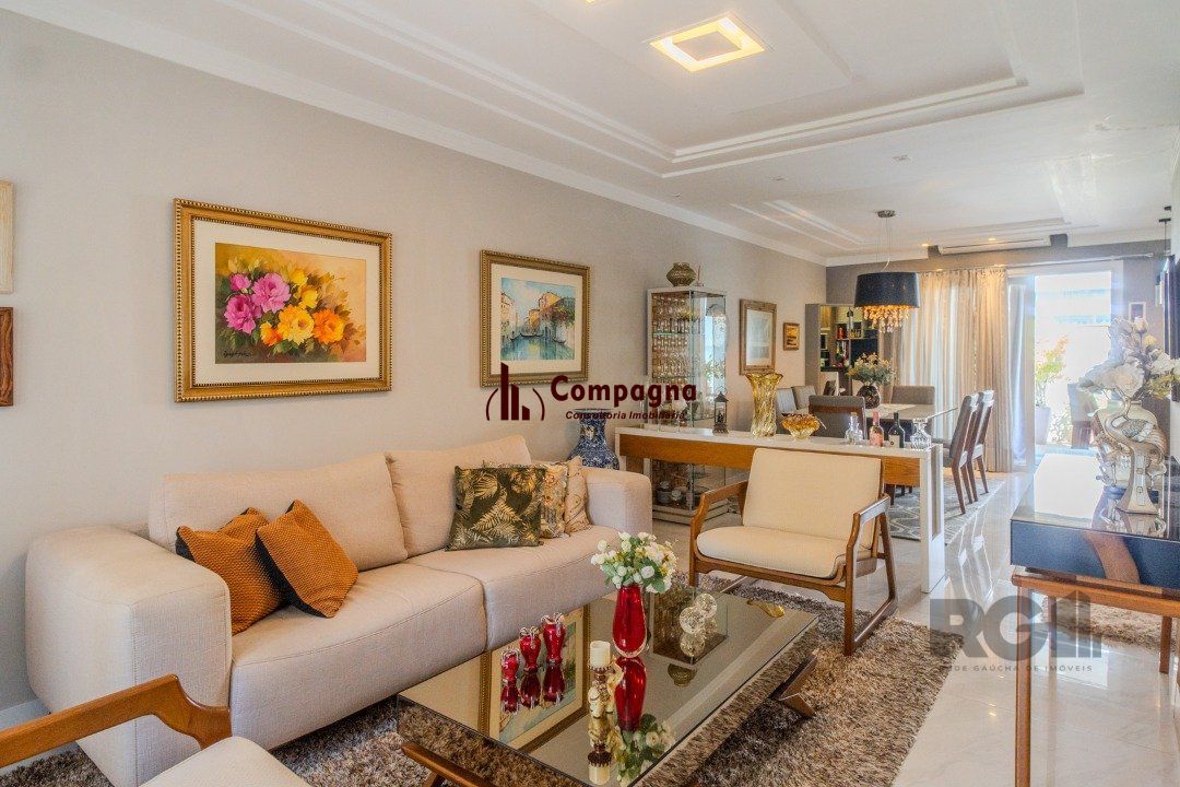 Casa de Condomínio com Arquitetura Exclusiva e Ambientes Sofisticados — foto 4